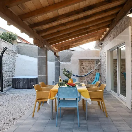 Stone House Lole Prázdninový dům *