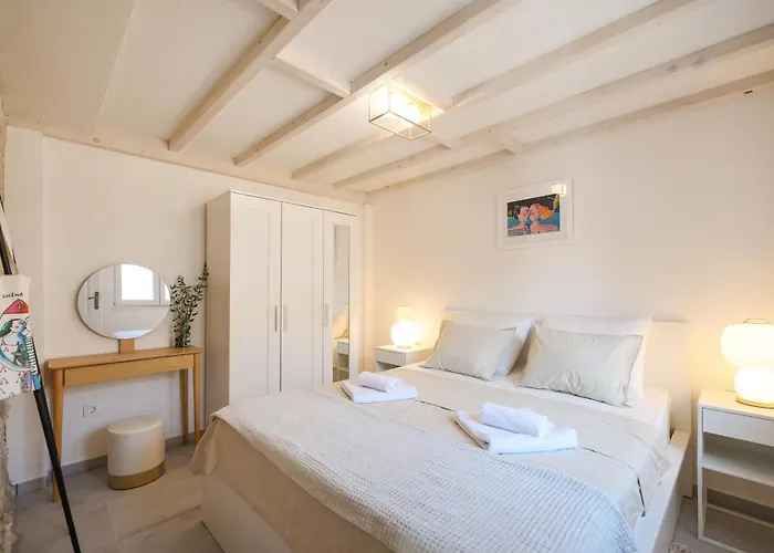 Stone House Lole