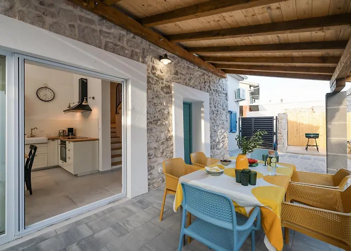 Stone House Lole