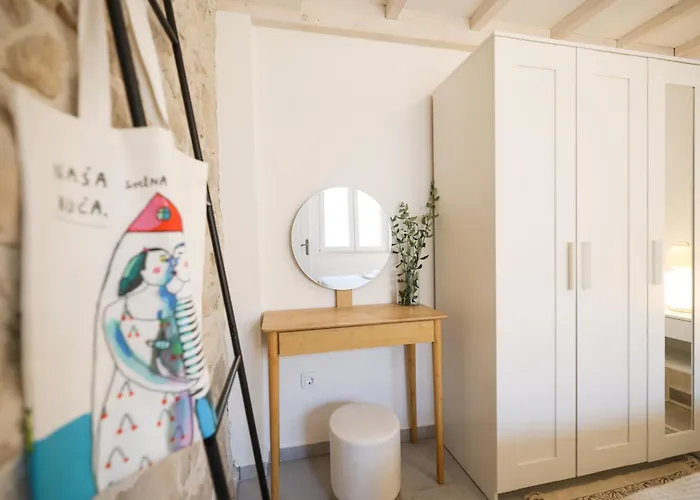 Stone House Lole 度假居 Ražanac