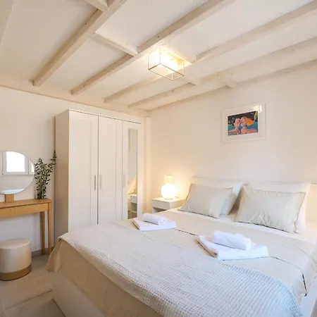 Stone House Lole