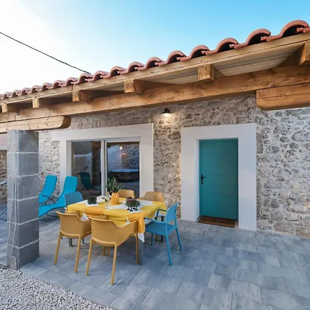 Nyaraló Stone House Lole