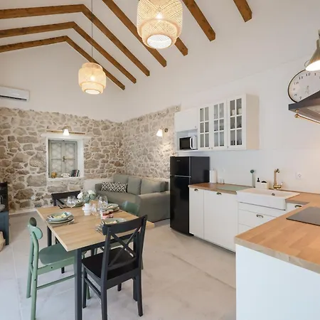 Stone House Lole *