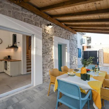 Stone House Lole