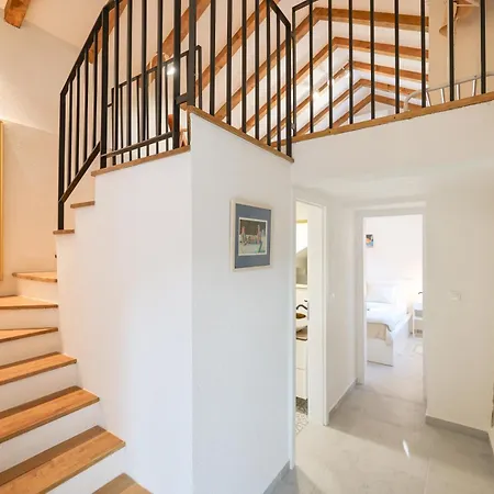 Stone House Lole *