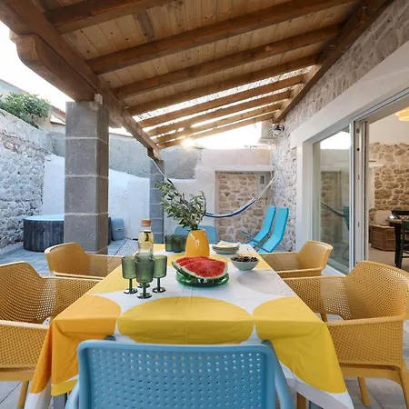 Ferienhaus Stone House Lole Ražanac